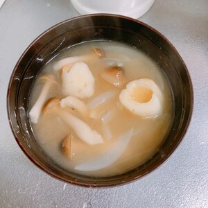 麩と舞茸と玉ねぎの味噌汁